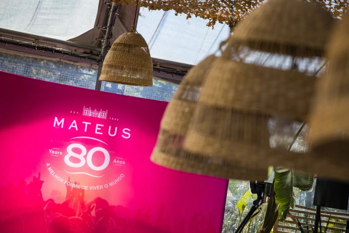 Neon-lit immersive environment at the Mateus 80 Anos activation