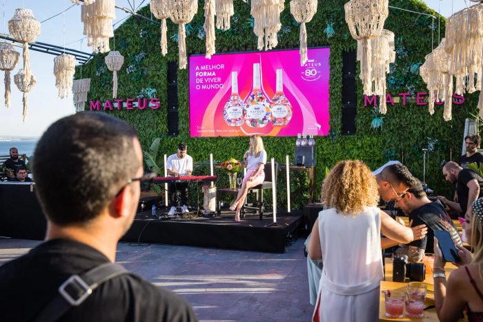 Immersive pink-lit brand experience at Mateus 80 Anos
